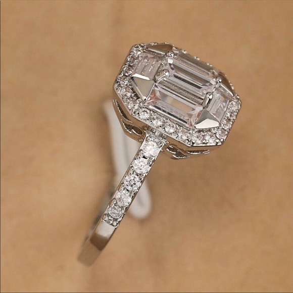 New sterling silver stamped white sapphire ring - Picture 3 of 3